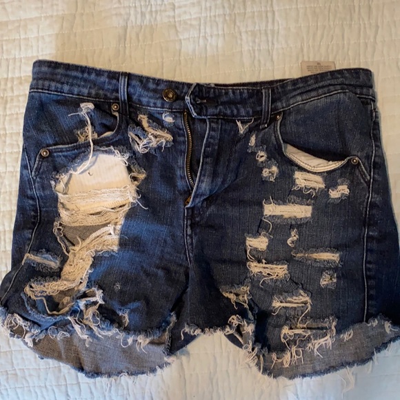 Size 10 Cutoff Levi Jean Shorts - Picture 1 of 3